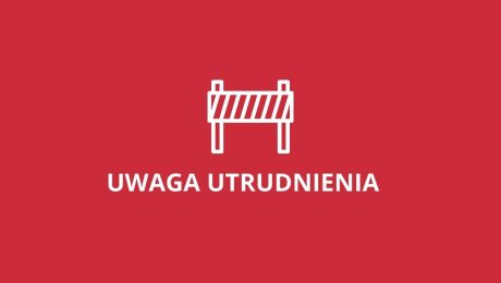 Czerwona plansza z napisem UWAGA UTRUDNIENIA oraz symbolem graficznym blokady drogowej
